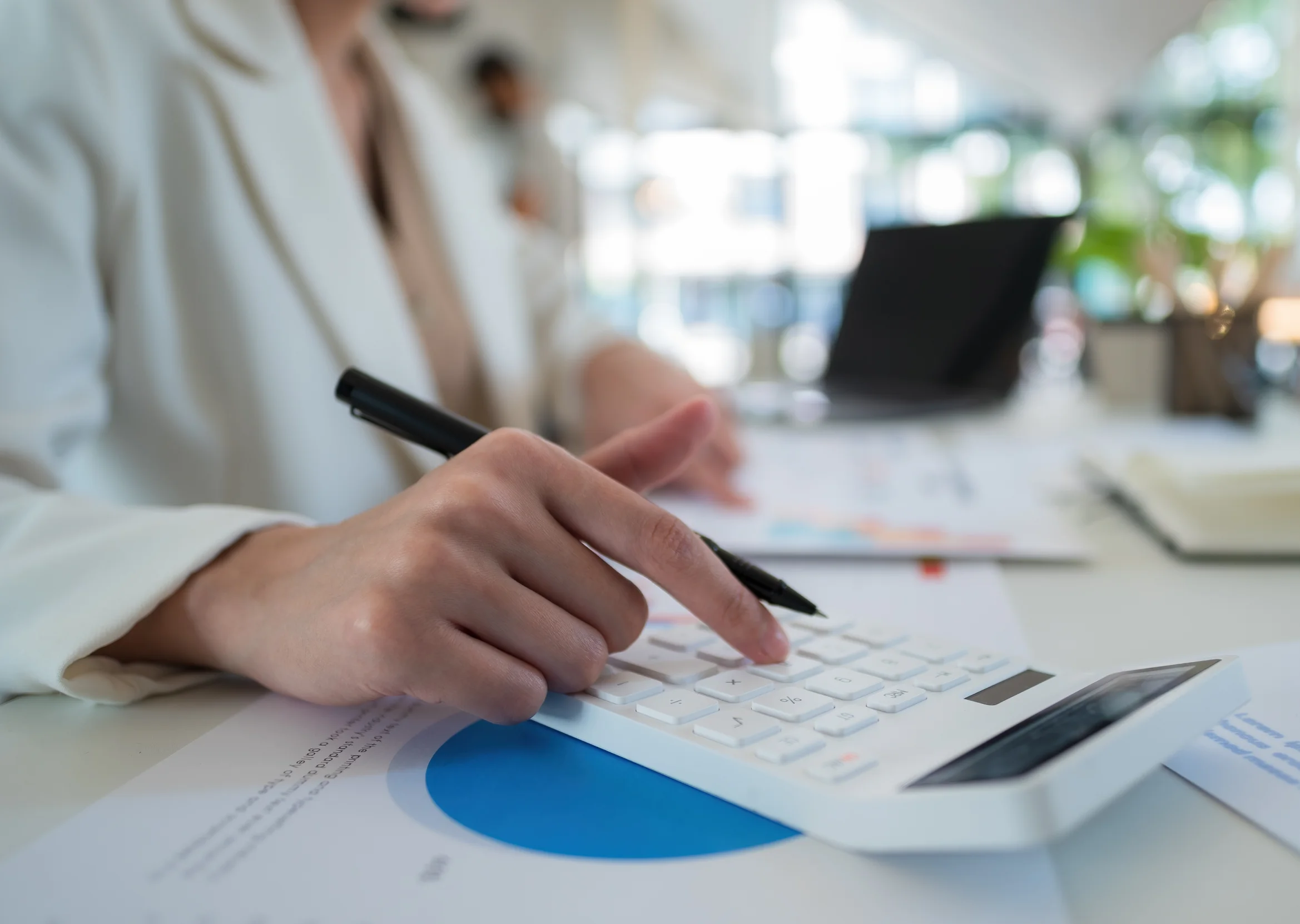 Adopting Mindful Spending: 14 Ways to Reduce Your Hotel Expenses